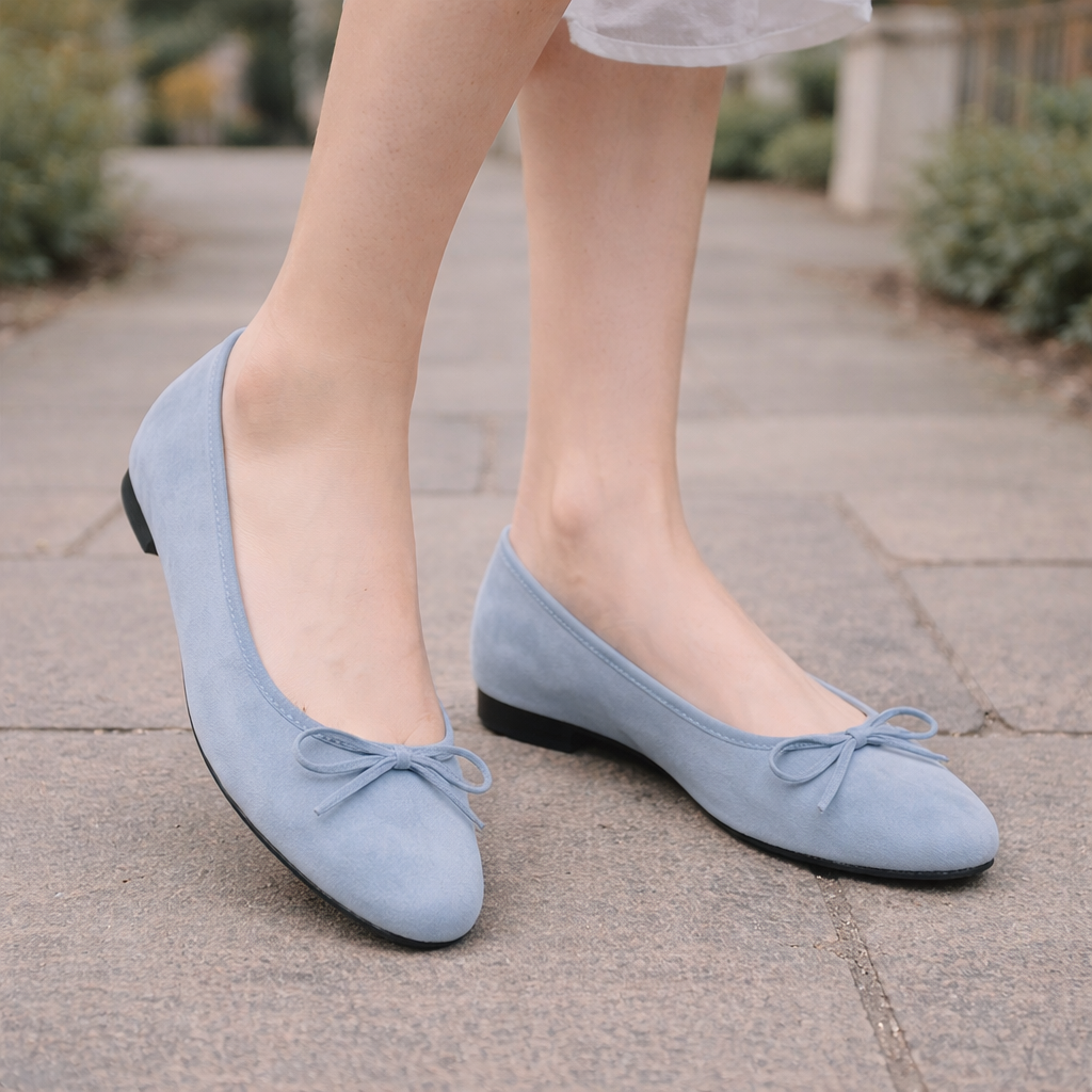 Women's suede ballerinas with a bow