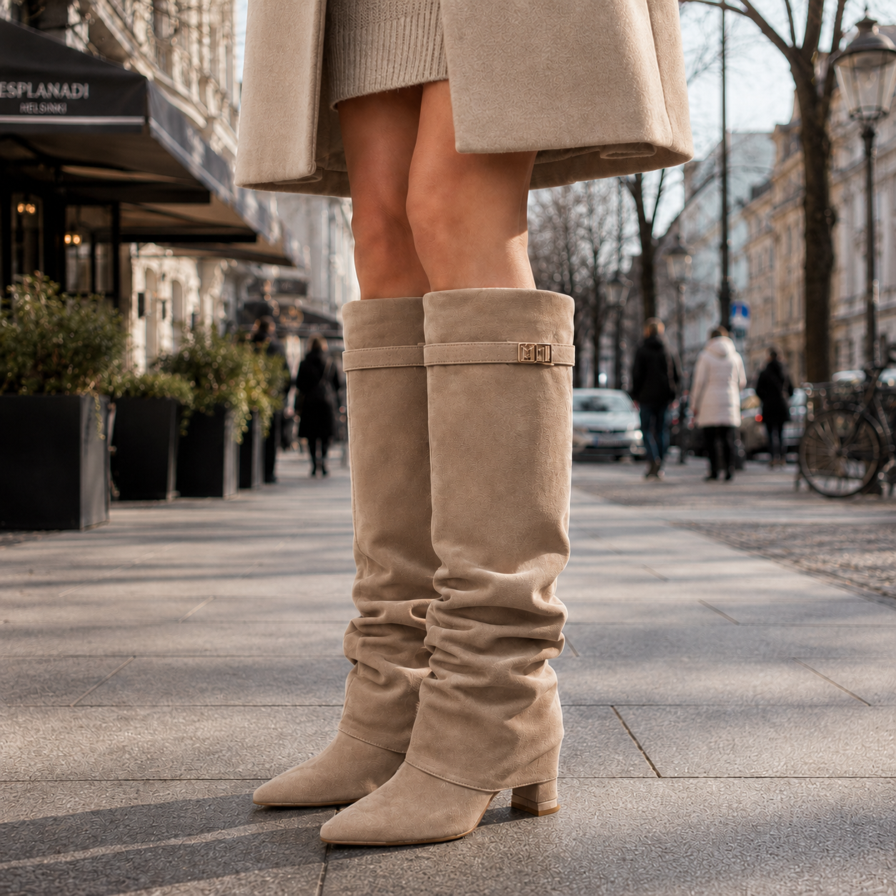 Knee-High Boots – Stylish & Versatile