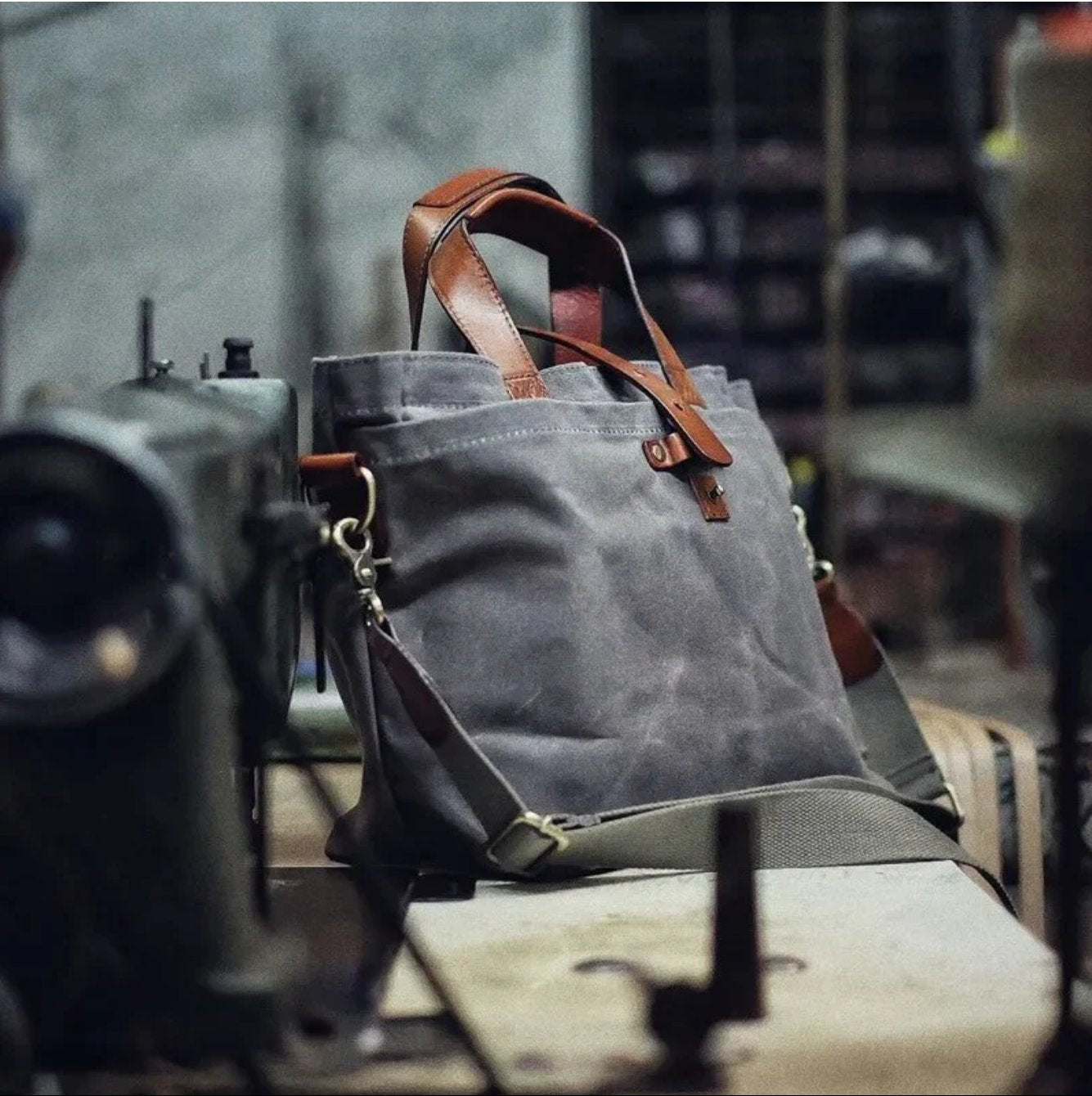 Canvas bag | Waxed canvas leather trim | Weather-resistant