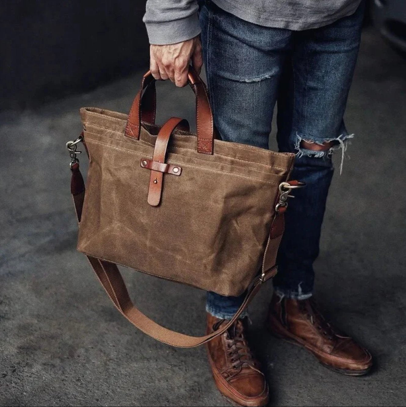Canvas bag | Waxed canvas leather trim | Weather-resistant